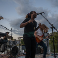 The Palace rocking out!